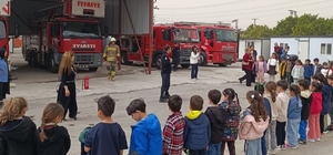 İlkokul öğrencilerinden itfaiye istasyonuna ziyaret