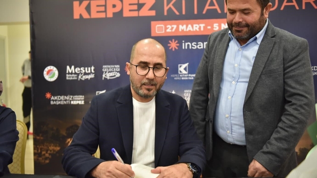 Kitabının satış geliri köy okulunun yapımına bağışlandı
Kepez Kitap Fuarı'nda Yazar Hacı Yusuf Sayın, Zengibar'ın Gölgesi'ni tanıttı, gelirini köy okuluna bağışladı