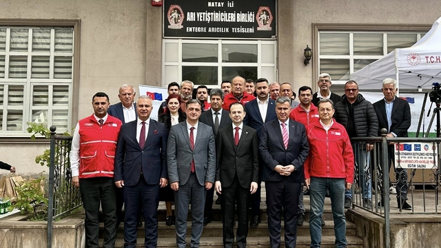 Payas'ta arıcılara malzeme desteği sağlandı