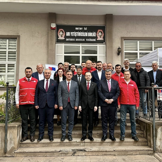 Payas'ta arıcılara malzeme desteği sağlandı