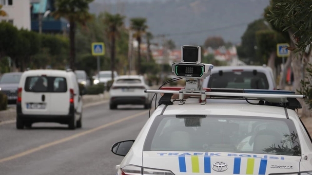 Düzce'de hızlı sürücüler radara yakalandı
Bin 485 sürücüye cezai işlem uygulandı