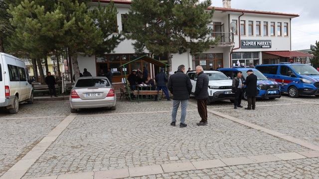 Çankırı'da Elmalık köyü sakinleri belde olma kararı için düzenlenen referandumda oy vermeye başladı