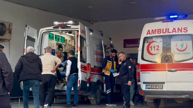 Bıçaklı kavgada 2 kardeş yaralandı