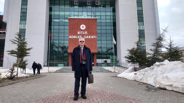Bitlisli avukat mesleğini 49 yıldır ilk günkü heyecanla sürdürüyor