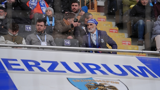 "Dede" lakaplı taraftar 46 yıldır Erzurumspor sevdasıyla yaşıyor