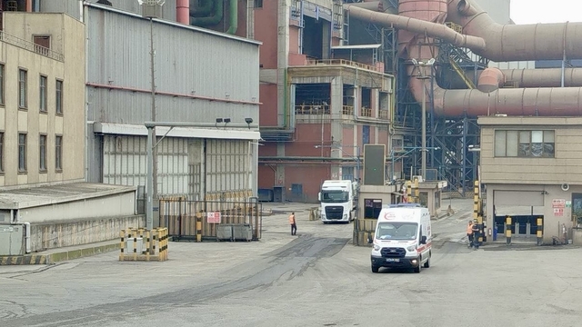 Kocaeli'de fabrikada yüksekten düşen 4 işçi yaralandı