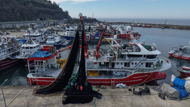 Trabzon'da balıkçılar "paydos" dedi
Bazı tekneler gelecek sezon için hazırlıklarına başladı