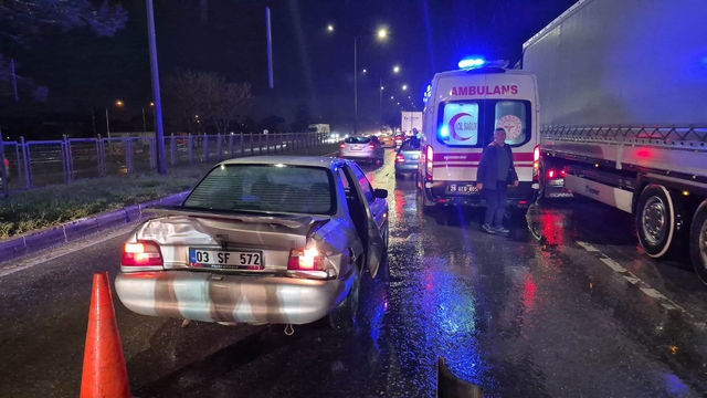Eskişehir'de zincirleme trafik kazası: 4 yaralı
Çevre yolunda tır otomobile, otomobil de önündeki araca çarptı