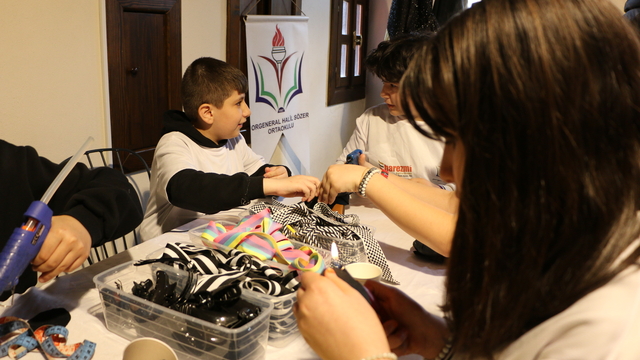 Eskişehir'de ortaokul öğrencileri atık malzemeleri tasarım ürünlerine dönüştürdü