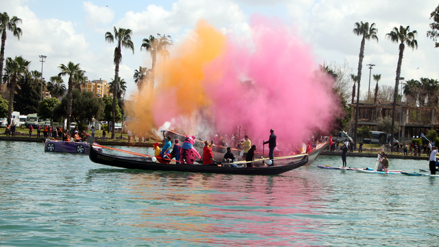Portakal Çiçeği Karnavalı'nda 'su korteji' renkli görüntülere sahne oldu