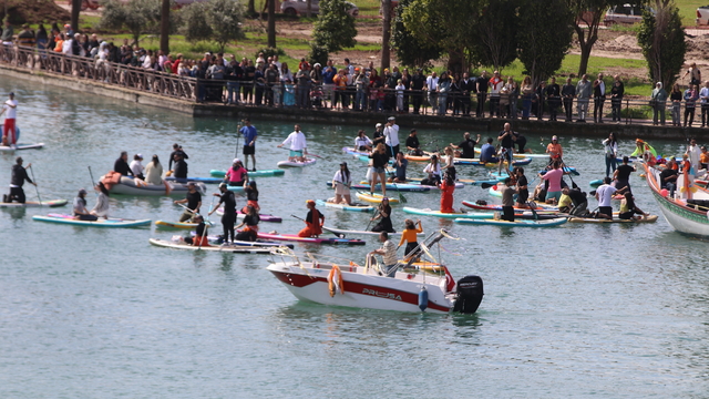 Adana'da Uluslararası Portakal Çiçeği Karnavalı kapsamında su korteji yapıldı