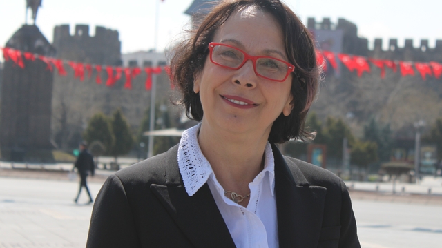 Kayseri tiyatroyu sevdi
Kayseri Devlet Tiyatrosu Müdürü Kıymet Betül Gökçer:
"Yüzde 95 civarında seyirci izleme kapasitemiz var"