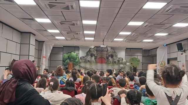 Okul öncesi öğrencileri 'Akıllı Tavşan Momo' müzikaline katıldı