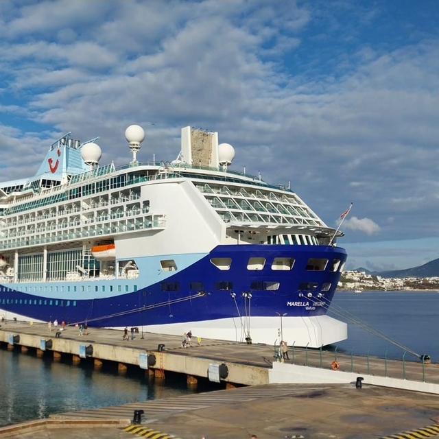 Sezonun ikinci kuruvaziyer gemisi Bodrum'a geldi