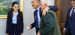 Vali Ekici hem makamda dinledi hem sahada esnafın nabzını tuttu