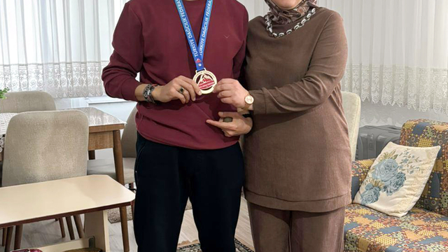 AK Parti Kadın Kolları MKYK Üyesi Yılmaz, Beypazarı'da ziyaretler yaptı