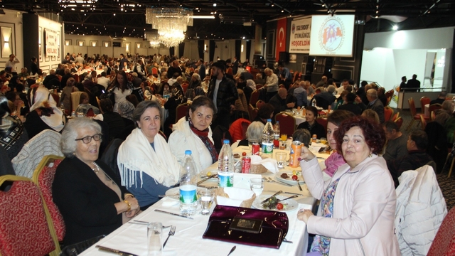 Erzincanlılar İzmir'deki dayanışma gecesinde bir araya geldi