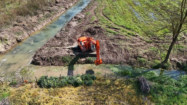 Çiftçinin yüzünü güldüren can suyu desteği
16 ilçede drenaj ve sulama kanalları temizlik çalışması