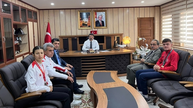 Besnili şampiyon sporculardan Kaymakam Aslan'a ziyaret