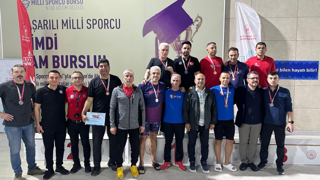 Şanlıurfa'da yüzme yarışması düzenlendi