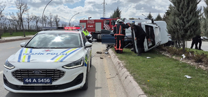 Malatya'da otomobil ile hafif ticari araç çarpıştı: 3 yaralı