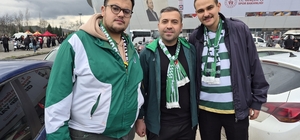 Bursa'dan Eskişehirspor'a kardeşlik ziyareti Eskişehirspor ve Bursaspor Süper Lig yolunda el ele Bursalı taraftar Hasan Karataş: "Burası bizim için deplasman değil, ev sahibi gibi hissediyoruz"