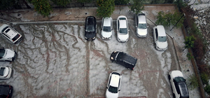 Adana’da sağanak ve dolu yağışı; cadde ve sokaklar beyaza büründü