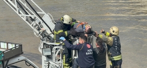 Dereye uçan kamyonetin sürücüsü öldü; kaza kamerada (2)