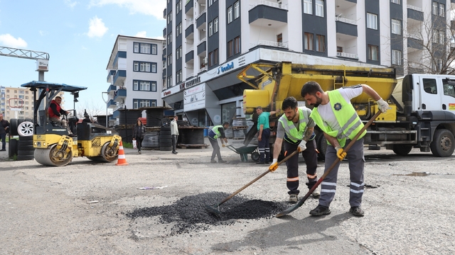 Diyarbakır'da hasarlı yollarda asfalt seferberliği