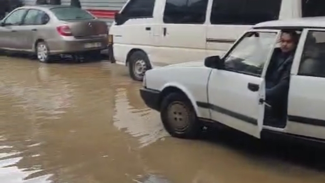 Ödemiş'te sağanak yağış hayatı olumsuz etkiledi
