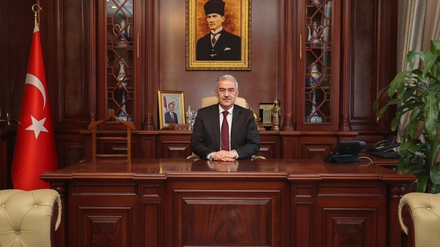 Vali Ayyıldız: "Bu ulu şehir, yalnızca bir beldenin kazanımı değil, tarihi bir dönüm noktasıdır"