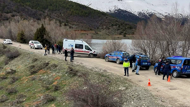 Gölette kimliği belirsiz kadın cesedi bulundu