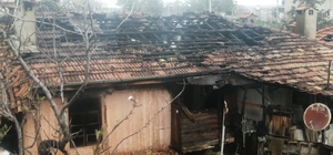 Isparta'da iki katlı ev alevlere teslim oldu