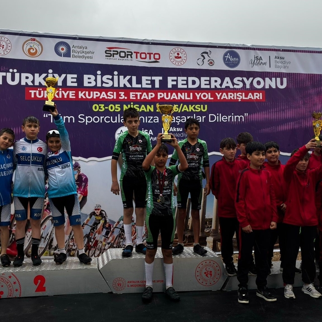 Akhisarlı bisikletçiler Türkiye Kupası'nda zirvede