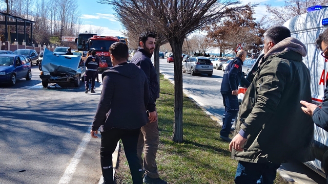 Van'da trafik kazası: 2 yaralı