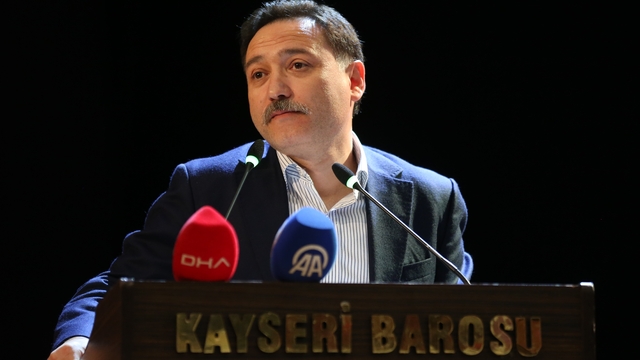 Kayseri'de avukatlar kendi günlerini konser vererek kutladı