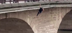 Köprüden nehre atlayan şahsı ekipler kurtardı: O anlar kamerada