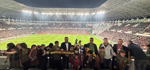Eğil'den gelen çocuklar Amed Sportif Faaliyetler - Boluspor maçını tribünden izledi