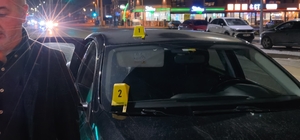 Seyir halindeki otomobile yorgun mermi isabet etti
