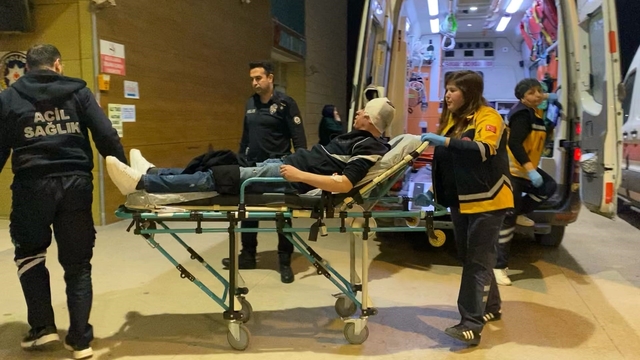 Bursa'da 3 kişi sopalarla darp edildi