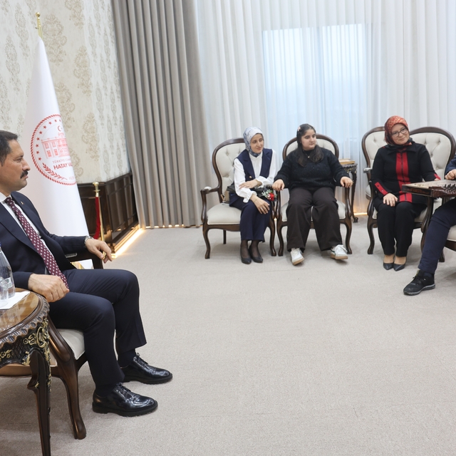 Kanunu ve eşsiz ses yeteneğiyle kulakların pasını silen otizmli Ertuğrul'da...