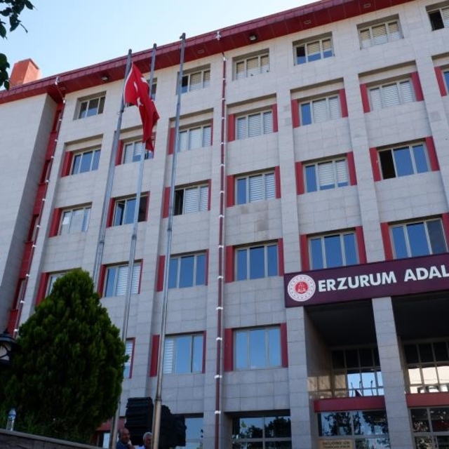 Erzurum Adliyesi'nde tarihi başarı: Temizlenme oranı yüzde 118'e ulaştı
En...