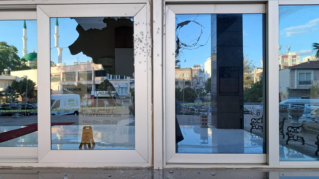 Serik Belediye binasına av tüfeğiyle ateş açan şüpheli gözaltına alındı