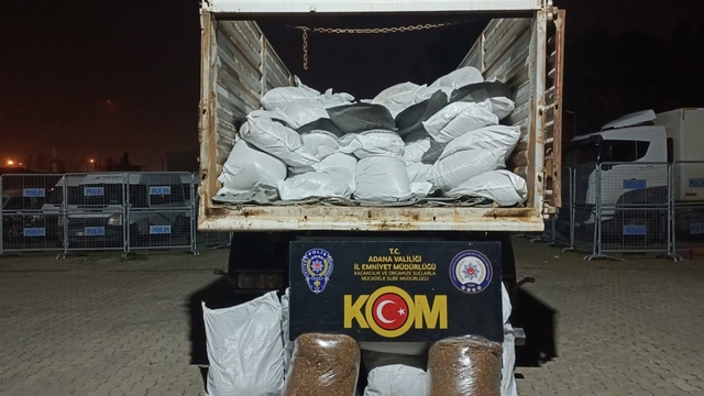 Tırdan 4 ton kaçak tütün ele geçirildi