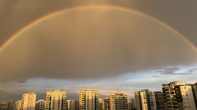 Yağmur sonrası oluşan gökkuşağı hayran bıraktı