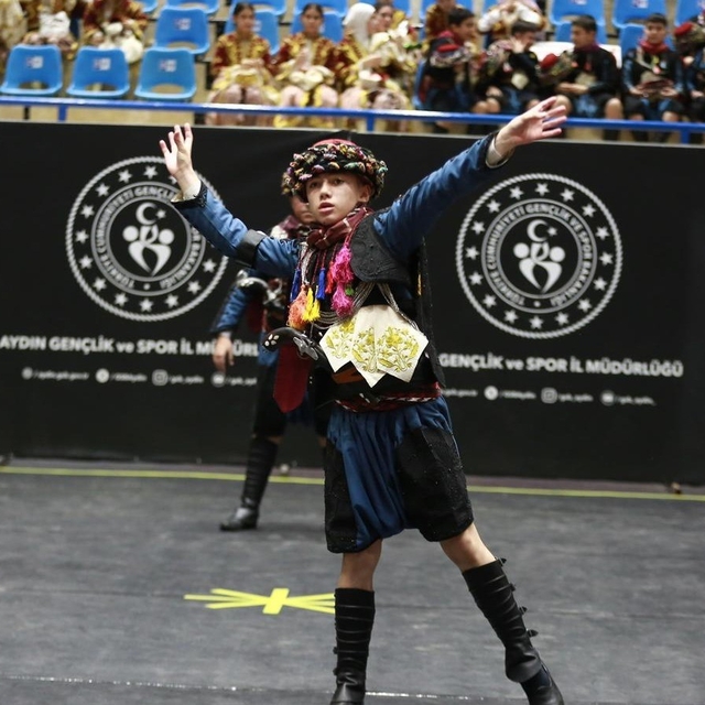 Aydın'da halk oyunları şöleni yaşandı