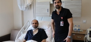 Devlet hastanelerinde artık riskli ameliyatlar başarıyla yapılıyor Sivas Numune Hastanesi Kalp ve Damar Cerrahisi Kliniği'nde yüksek riskli hastalara yönelik gerçekleştirilen ameliyatlar başarıyla gerçekleştiriliyor