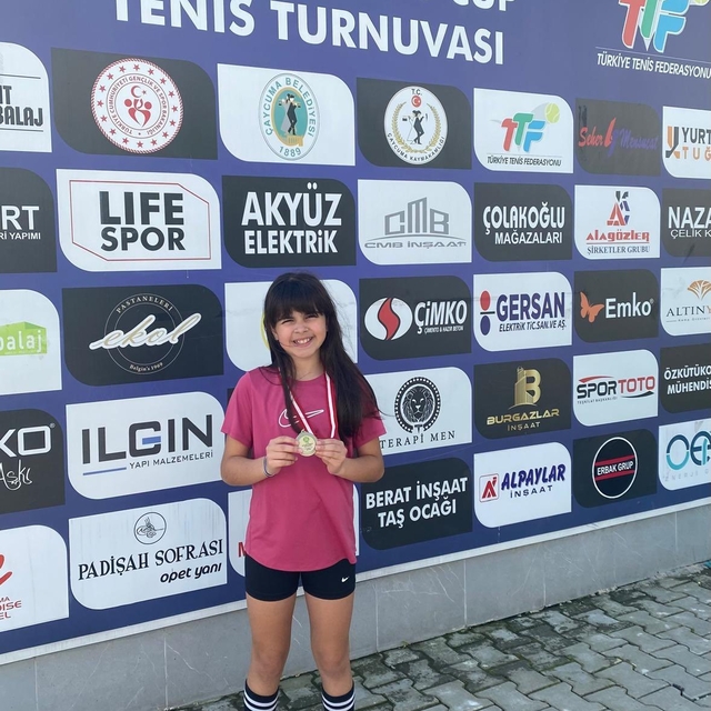 Eskişehirli tenisçi Zonguldak'ta şampiyon oldu