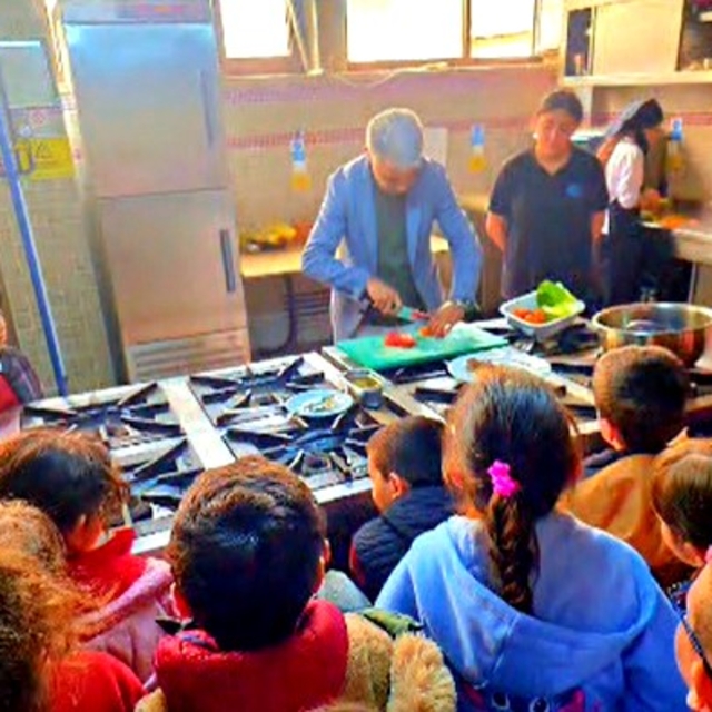 Çeşmeli öğrenciler sağlıklı beslenmeyi yerinde öğrendi