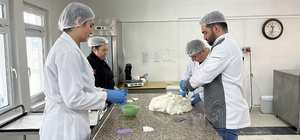Çölyak hastalarına umut olan atölye Glutensiz ekmeğin yanı sıra diğer unlu mamüllerin üretimi ile çölyak hastalarının ihtiyaçları karşılanıyor